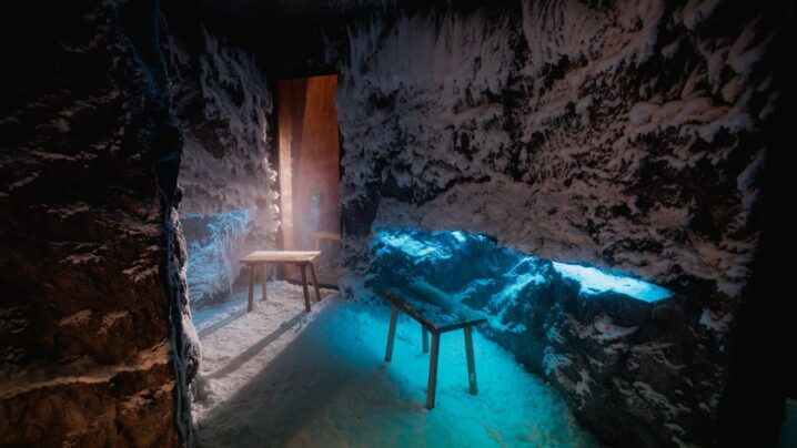 Snow sauna with two sitting benches.